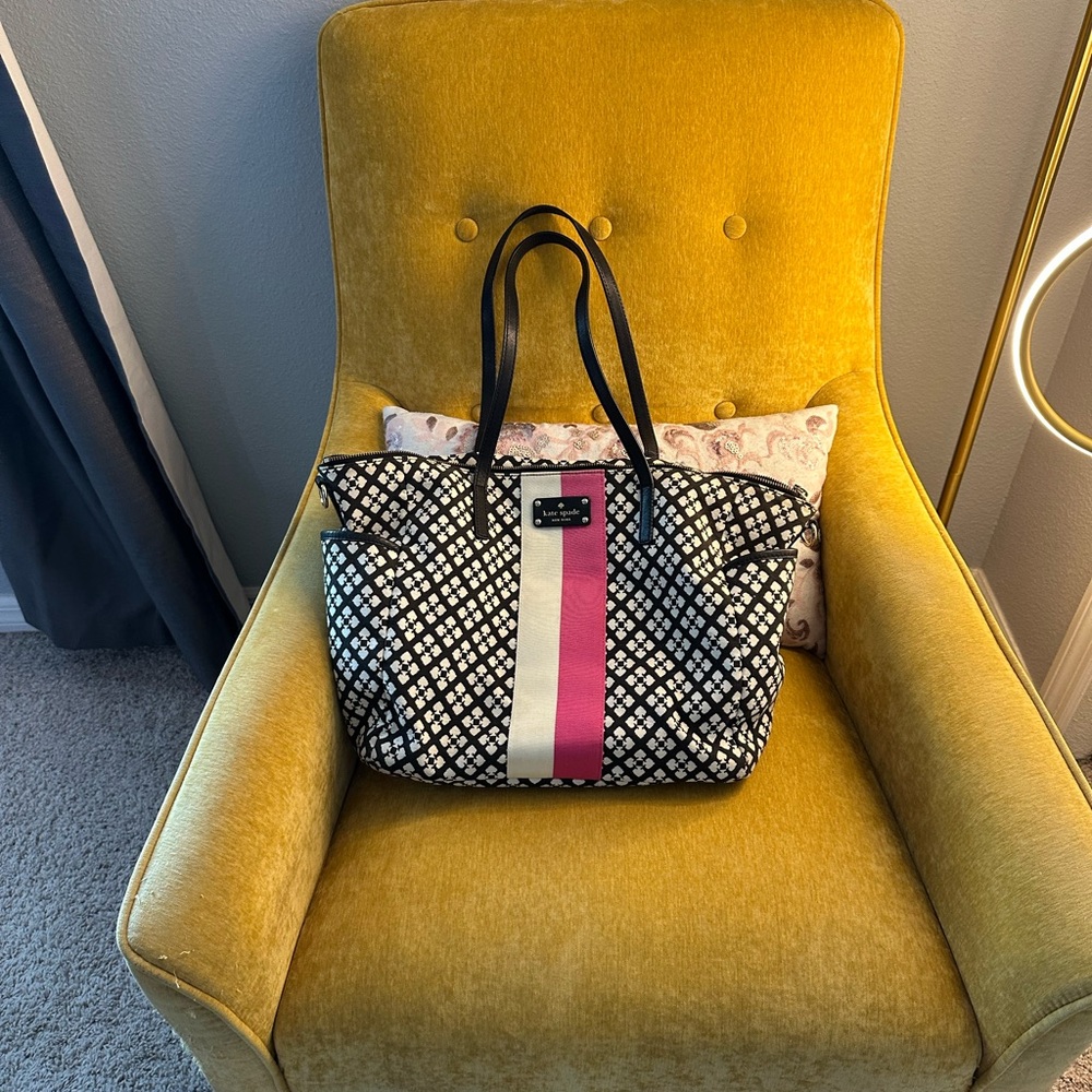 Stylish Kate Spade diaper bag/Tote Black, cream/white and Pink